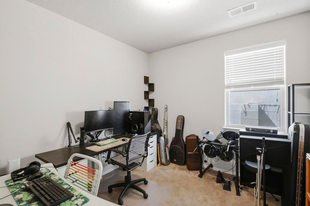 Image 37 of property listing at 916 Kipuka Drive NW, Albuquerque, NM 87120