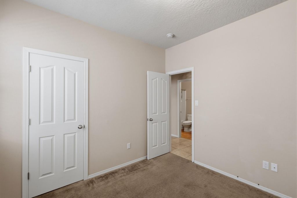 Image 39 of property listing at 916 Kipuka Drive NW, Albuquerque, NM 87120