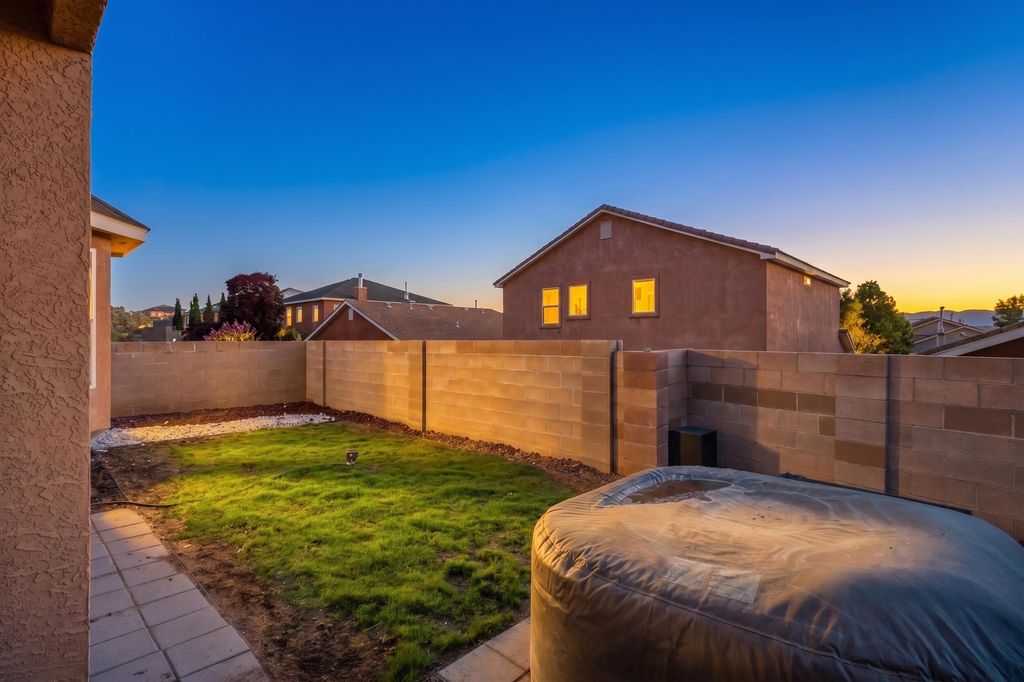 Image 41 of property listing at 916 Kipuka Drive NW, Albuquerque, NM 87120