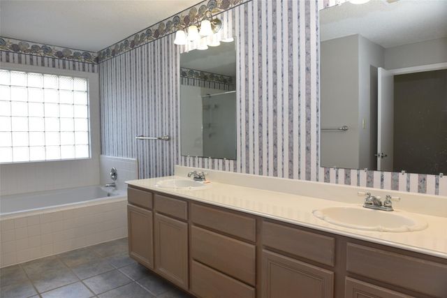 2822 Grants River Circle, Sugar Land, TX 77479