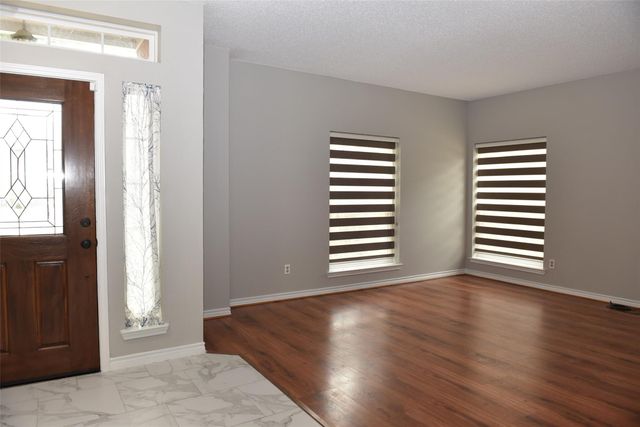 2822 Grants River Circle, Sugar Land, TX 77479
