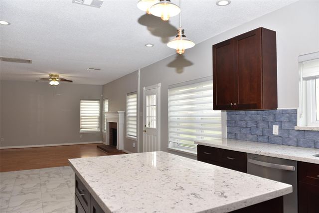 2822 Grants River Circle, Sugar Land, TX 77479