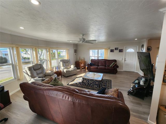 808 53RD AVENUE E 18, Bradenton, FL 34203