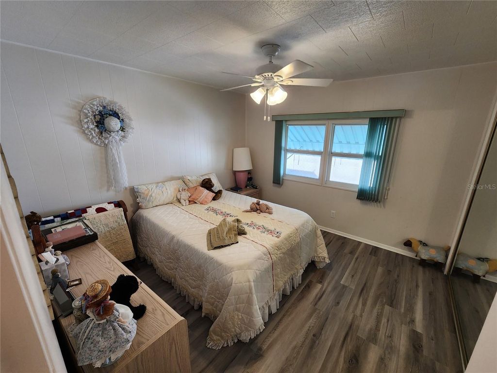 Image 12 of property listing at 808 53RD AVENUE E 18, Bradenton, FL 34203