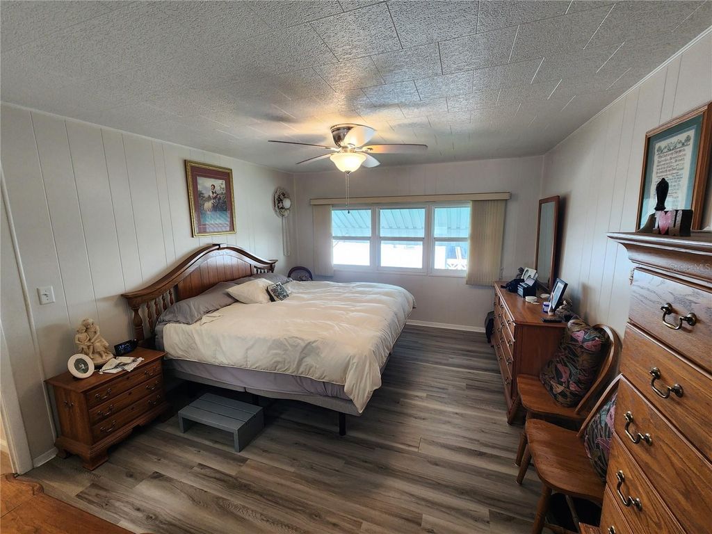 Image 15 of property listing at 808 53RD AVENUE E 18, Bradenton, FL 34203