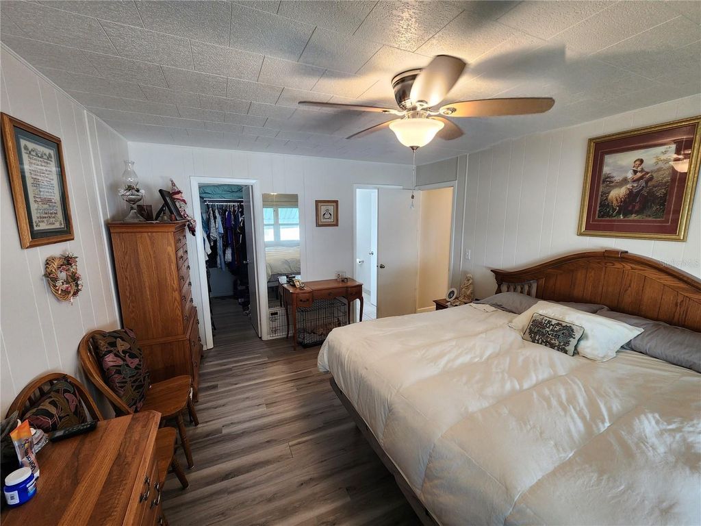 Image 16 of property listing at 808 53RD AVENUE E 18, Bradenton, FL 34203