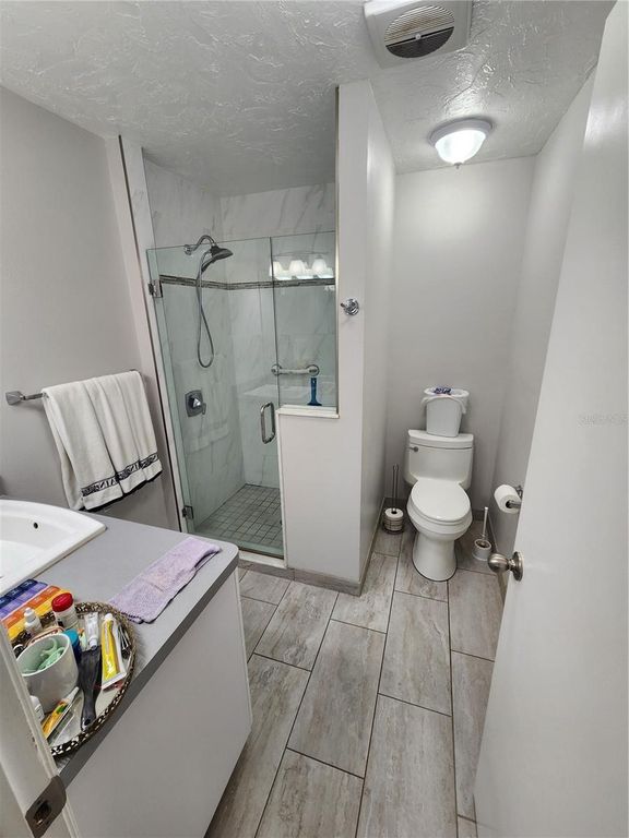 Image 17 of property listing at 808 53RD AVENUE E 18, Bradenton, FL 34203