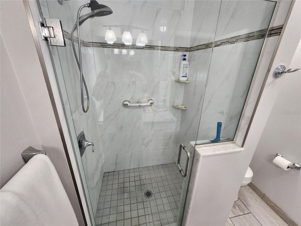 Image 19 of property listing at 808 53RD AVENUE E 18, Bradenton, FL 34203