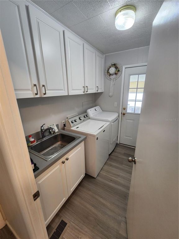 Image 20 of property listing at 808 53RD AVENUE E 18, Bradenton, FL 34203