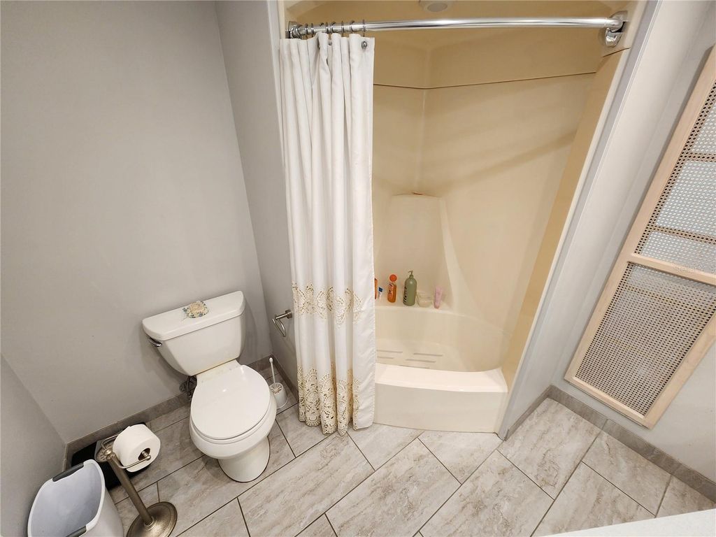 Image 24 of property listing at 808 53RD AVENUE E 18, Bradenton, FL 34203