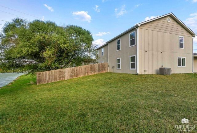 2730 Buttonwood Drive, Manhattan, KS 66502