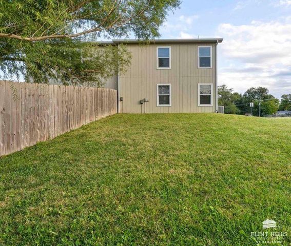 2730 Buttonwood Drive, Manhattan, KS 66502