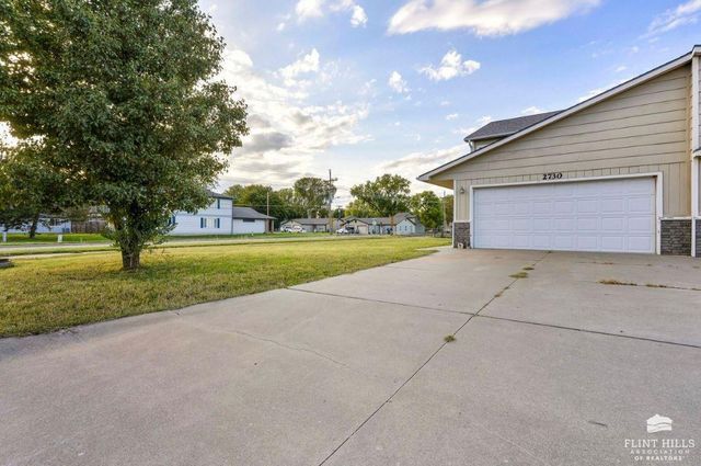 2730 Buttonwood Drive, Manhattan, KS 66502