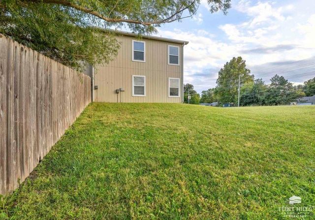 2730 Buttonwood Drive, Manhattan, KS 66502