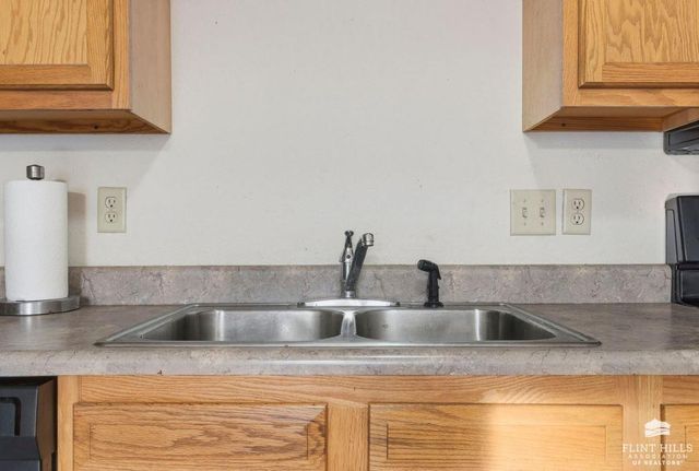 2730 Buttonwood Drive, Manhattan, KS 66502