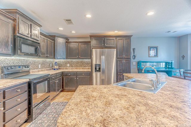 6032 Whitecliff Dr, Jonesboro, AR 72405