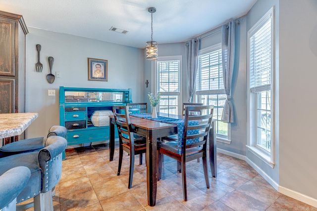 6032 Whitecliff Dr, Jonesboro, AR 72405