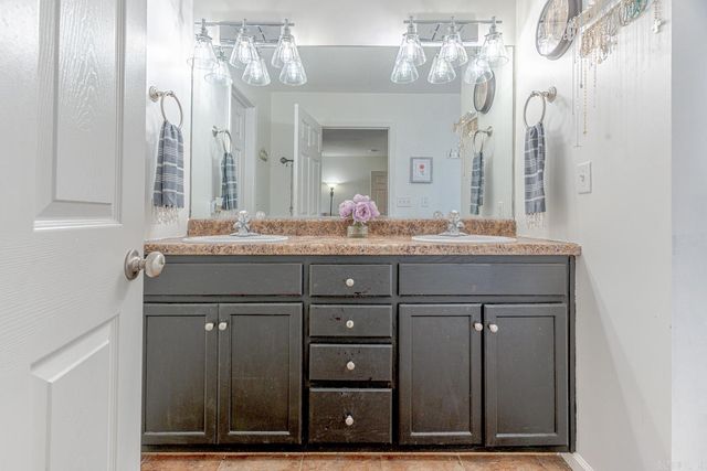 6032 Whitecliff Dr, Jonesboro, AR 72405