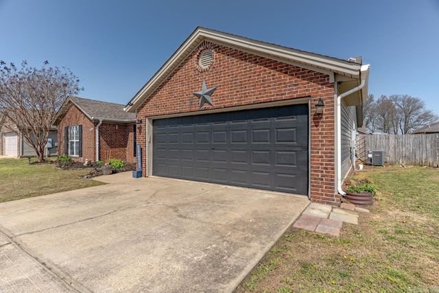 6032 Whitecliff Dr, Jonesboro, AR 72405