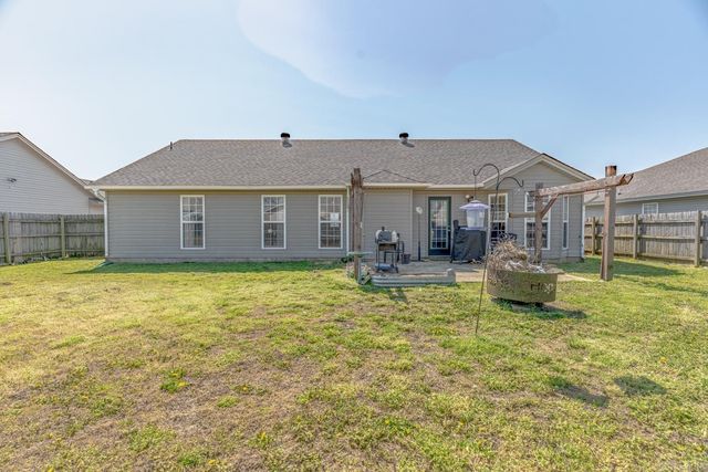 6032 Whitecliff Dr, Jonesboro, AR 72405