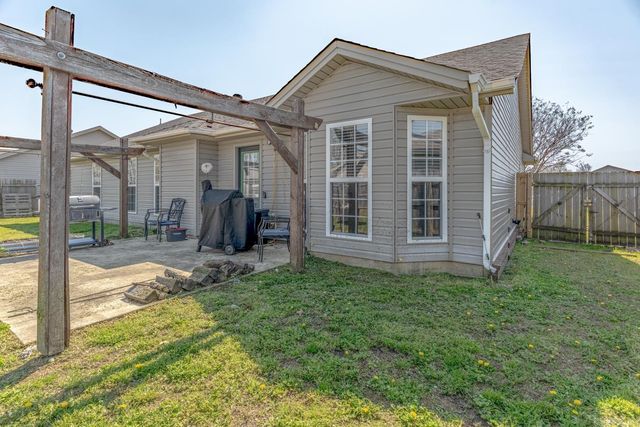 6032 Whitecliff Dr, Jonesboro, AR 72405