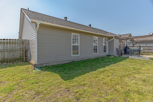 6032 Whitecliff Dr, Jonesboro, AR 72405