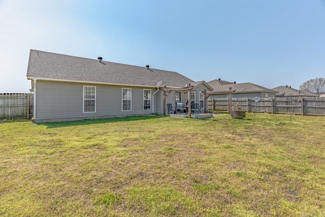 6032 Whitecliff Dr, Jonesboro, AR 72405