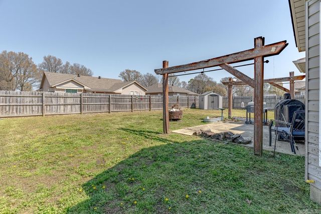 6032 Whitecliff Dr, Jonesboro, AR 72405