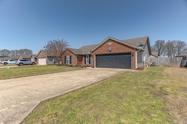 6032 Whitecliff Dr, Jonesboro, AR 72405