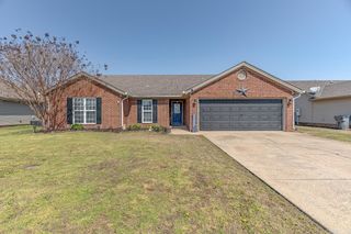 6032 Whitecliff Dr, Jonesboro, AR 72405
