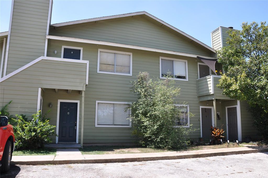 10810 Topperwein DR A, Austin, TX 78758