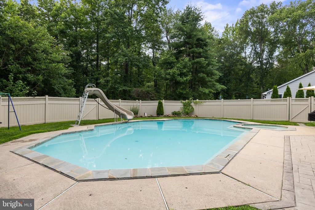 6 PRINCE ANDREW CT, Marlton, NJ 08053