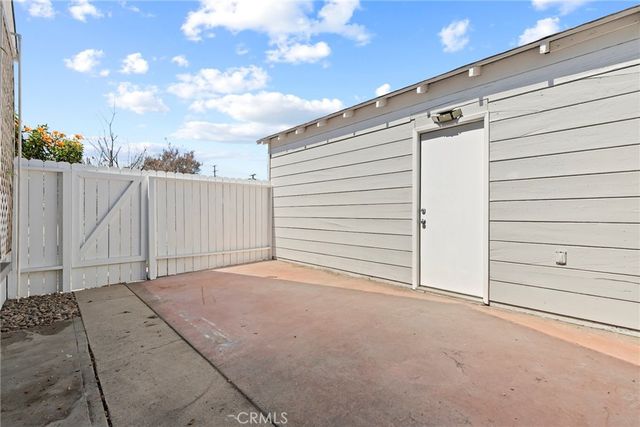 5960 Pepperwood Avenue, Lakewood, CA 90712