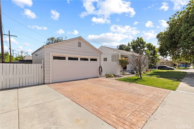 5960 Pepperwood Avenue, Lakewood, CA 90712