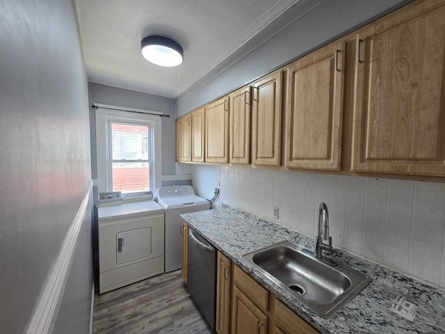 3 North Woodford St 2, Worcester, MA 01604