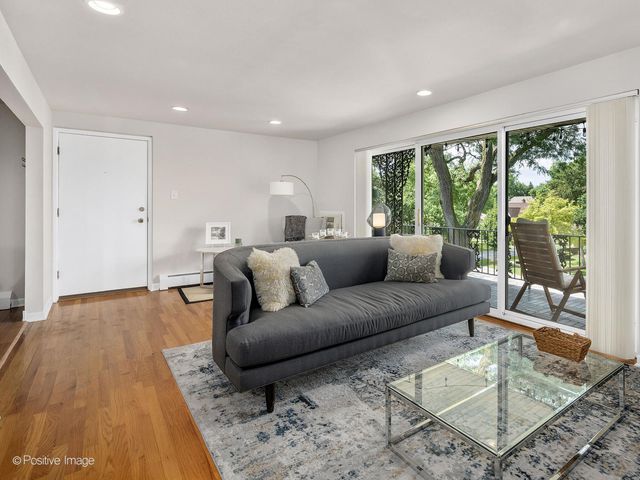 901 S 8th Avenue 11, La Grange, IL 60525
