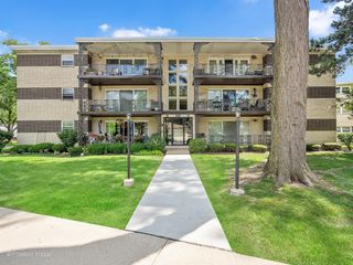 901 S 8th Avenue 11, La Grange, IL 60525
