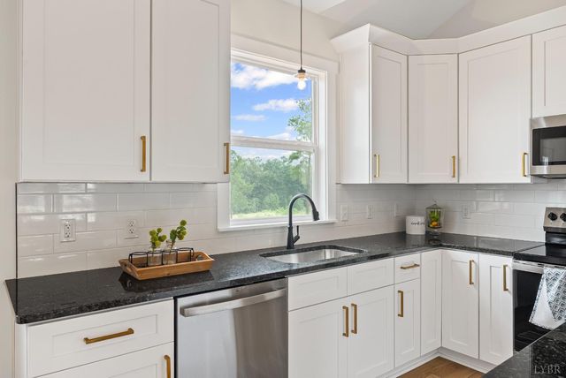 157 Fox Hall Dr, Amherst, VA 24521