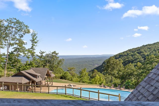 8293 Mountain Laurel Trail, Signal Mountain, TN 37377