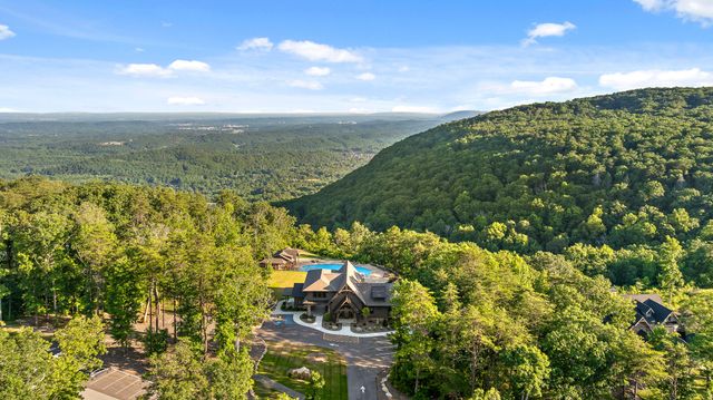 8293 Mountain Laurel Trail, Signal Mountain, TN 37377