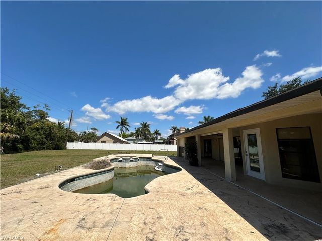 20600 Charing Cross CIR, Estero, FL 33928