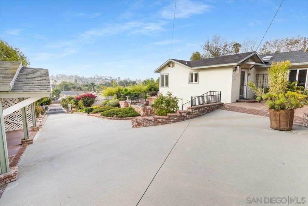 342 Beaumont Dr., Vista, CA 92084 — photo 5