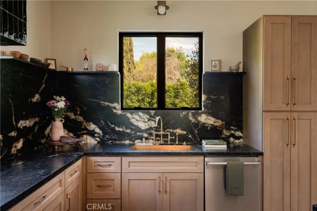 15719 Hartsook Street, Encino, CA 91436