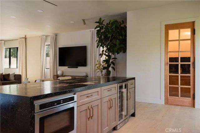 15719 Hartsook Street, Encino, CA 91436