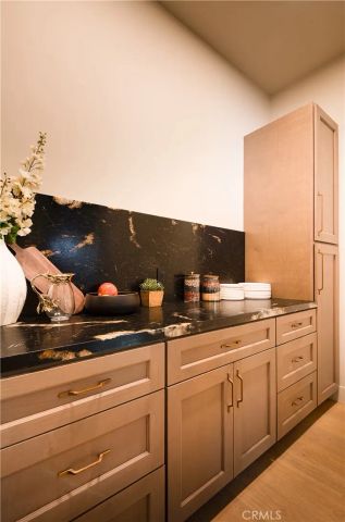 15719 Hartsook Street, Encino, CA 91436