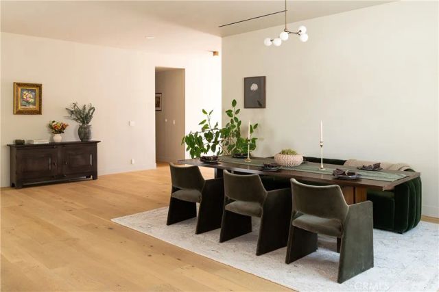 15719 Hartsook Street, Encino, CA 91436