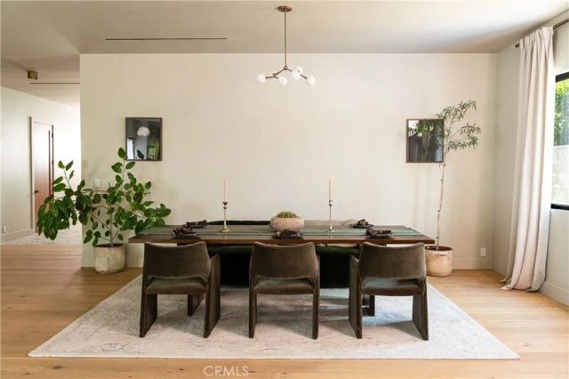 15719 Hartsook Street, Encino, CA 91436