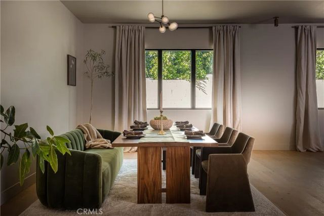 15719 Hartsook Street, Encino, CA 91436