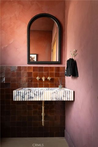 15719 Hartsook Street, Encino, CA 91436