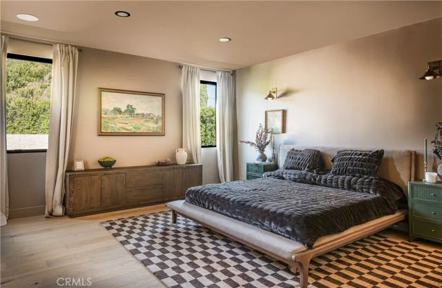 15719 Hartsook Street, Encino, CA 91436